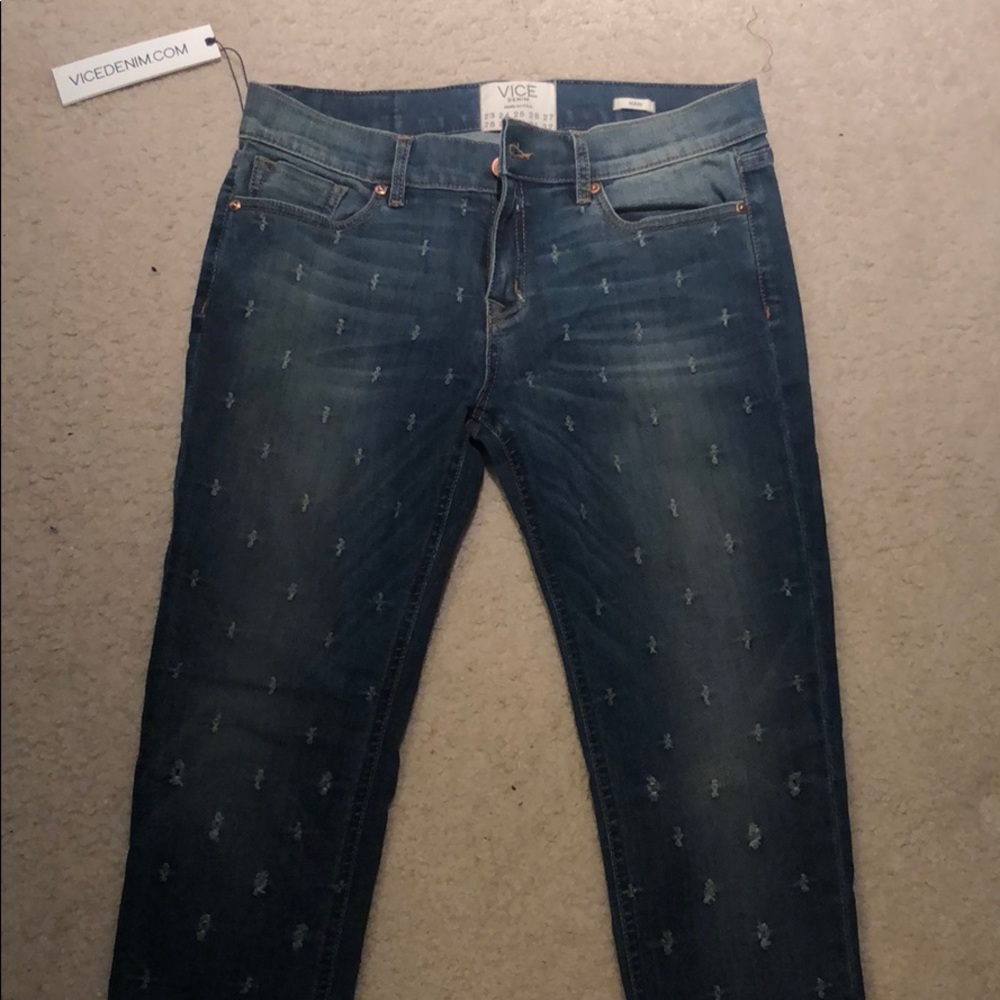 *** BRAND NEW. NEVER WORN. TAGS STILL ATTACHED.